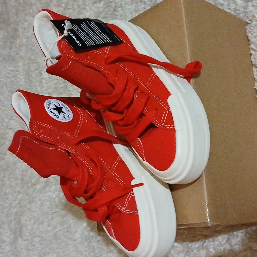NWT Converse High Top - Picture 3 of 5